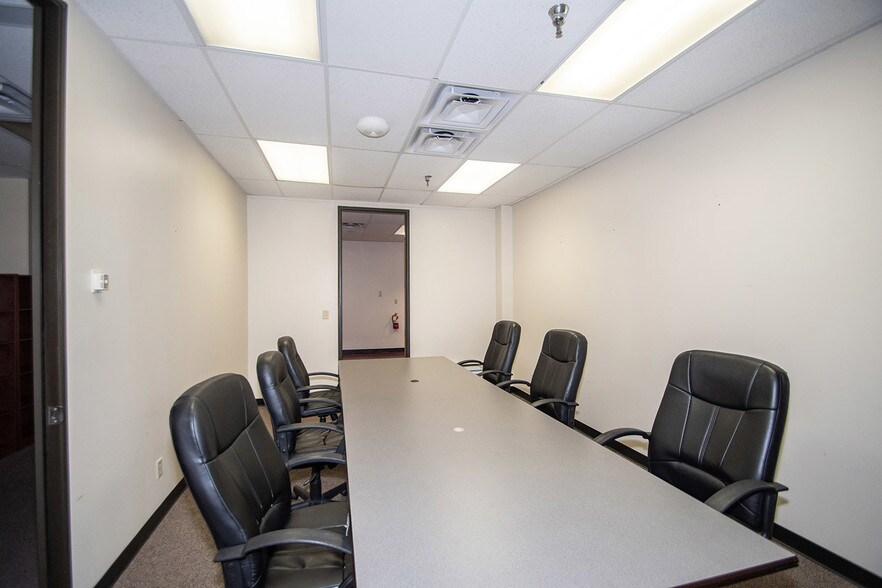 More Photos Of 9002 Purdue Rd, Indianapolis Office For Lease