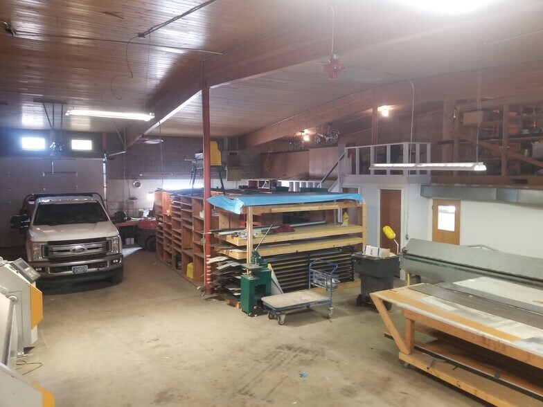 More Photos Of 811 2nd Ave N, Billings Flex For Sale