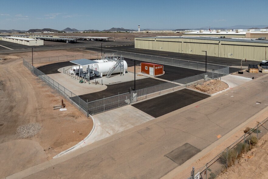 More Photos Of 180 E Deer Valley Dr, Phoenix Airplane Hangar For Lease