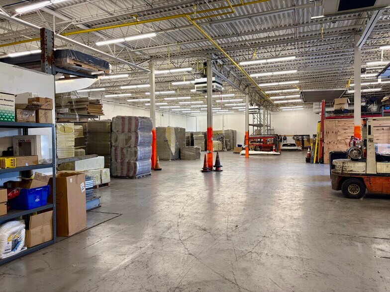 More Photos Of 185 New Boston St, Woburn Manufacturing For Lease