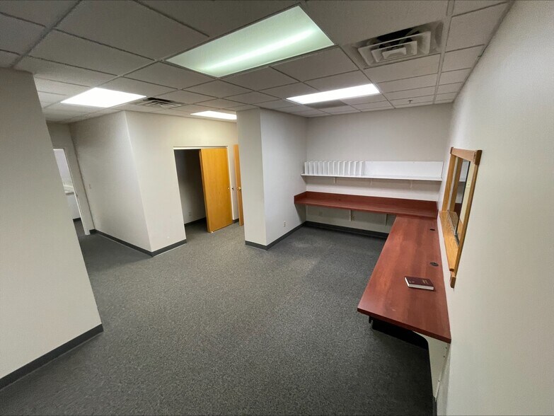 More Photos Of 230-270 E Day Rd, Mishawaka Medical For Lease