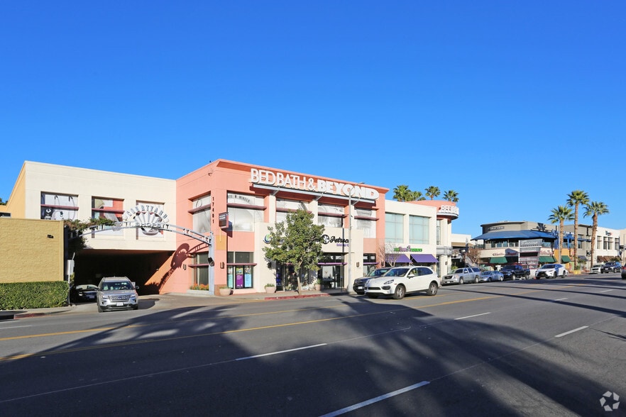 Primary Photo Of 17401-17405 Ventura Blvd, Encino General Retail For Lease