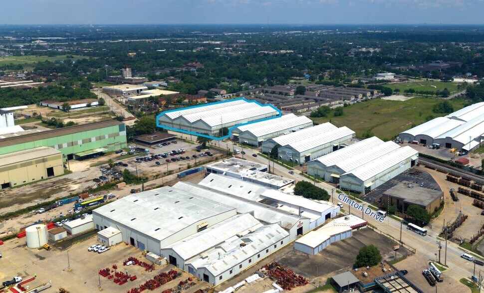 More Photos Of 5311 Clinton Dr, Houston Warehouse For Lease