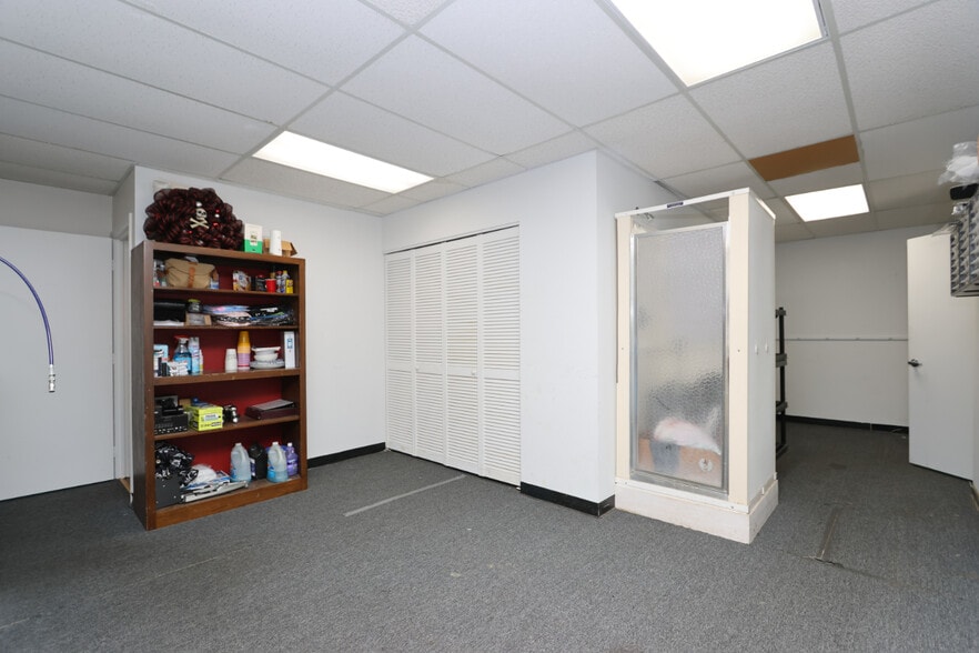 More Photos Of 25 S Lexington Springmill Rd, Mansfield Freestanding For Sale