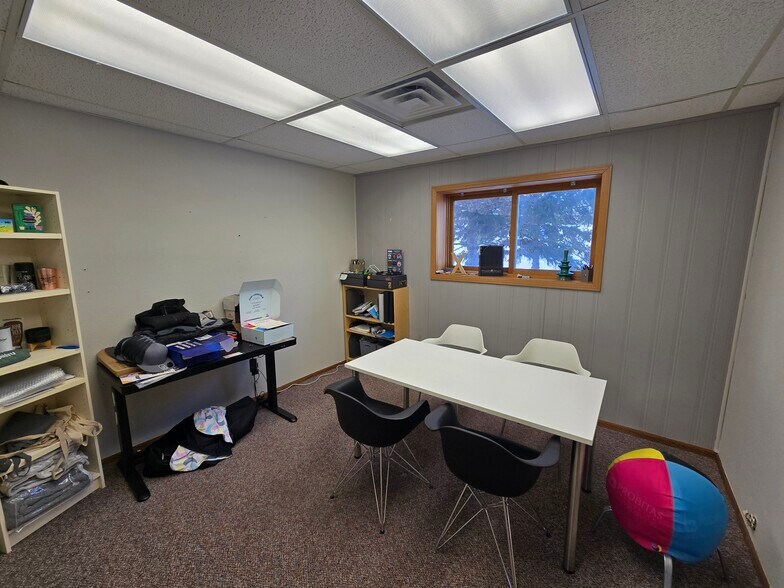 More Photos Of 1123 N 42nd St, Grand Forks Office For Sale
