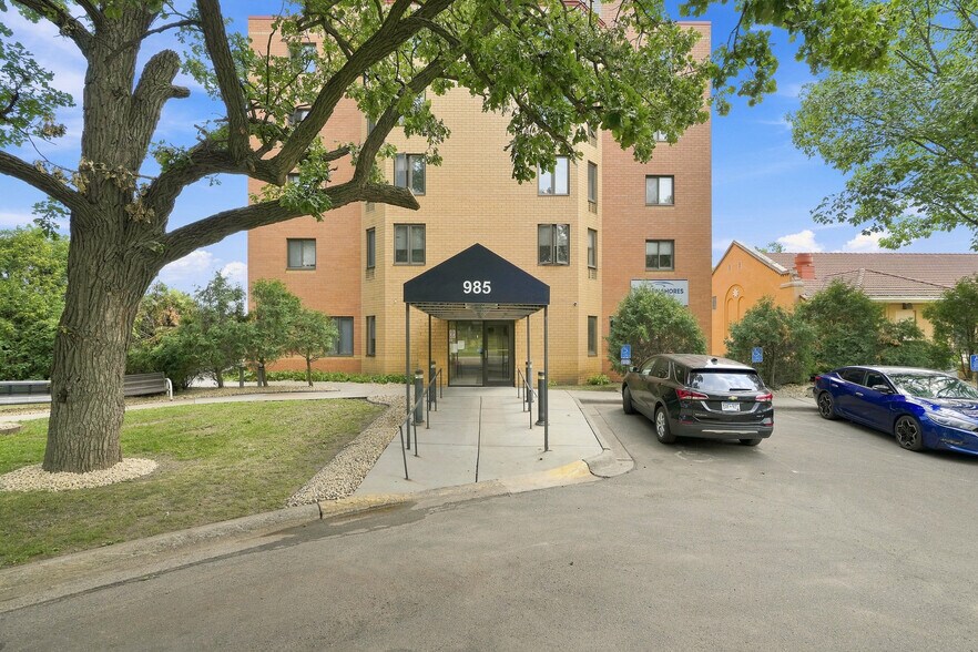 More Photos Of 985 Ivy Ave E, Saint Paul Apartments For Sale