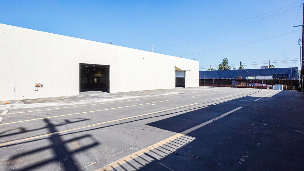 More Photos Of 8929 Oso Ave, Chatsworth Manufacturing For Lease