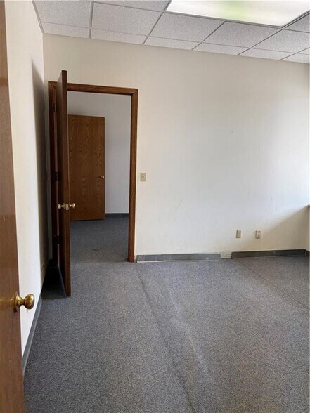 More Photos Of , Trimble Office For Sale