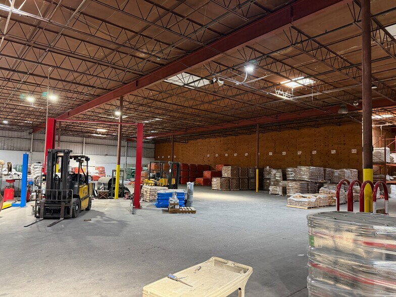 More Photos Of 2 US Highway 17 92 N, Haines City Showroom For Sale