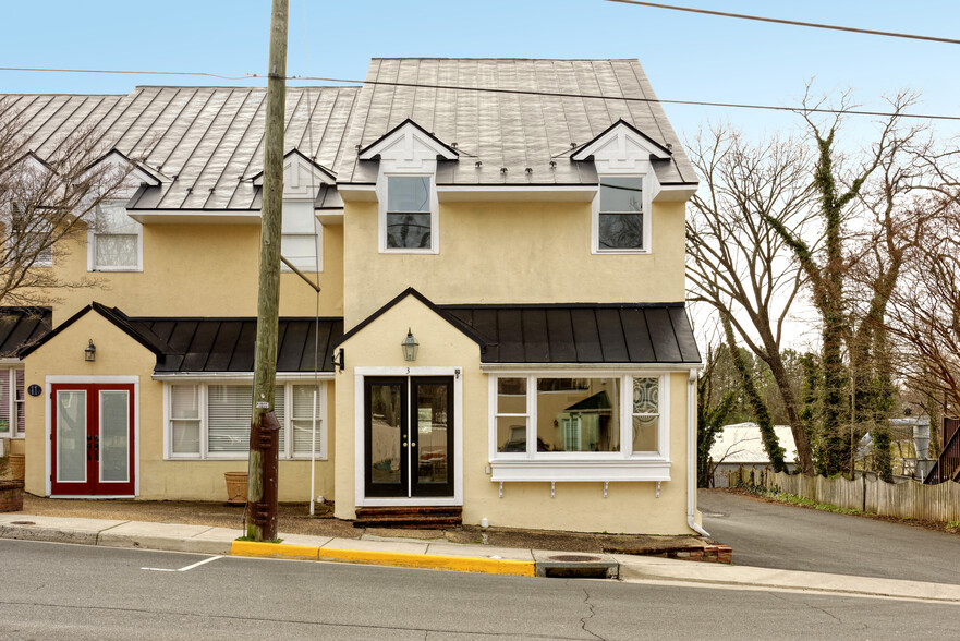 Primary Photo Of 1-13 W Federal St, Middleburg Office For Lease