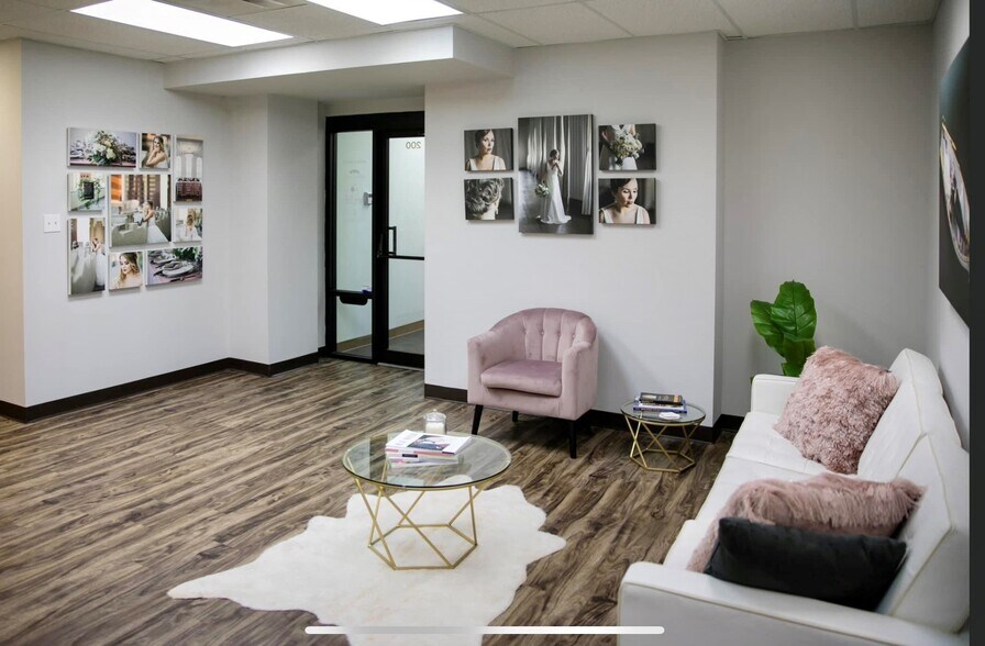 More Photos Of 20-22 W 2nd St, Sand Springs Loft Creative Space For Lease