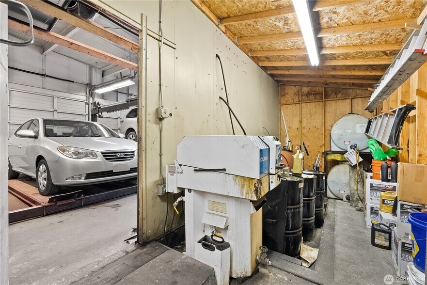 More Photos Of 9707 Key Peninsula Hwy NW, Gig Harbor General Retail For Sale