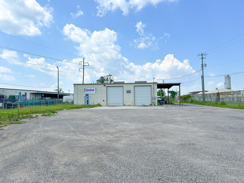 Primary Photo Of 5420 Hamilton Blvd, Theodore Auto Repair For Lease