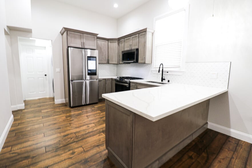 More Photos Of 875 Wood St, Oakland Apartments For Sale