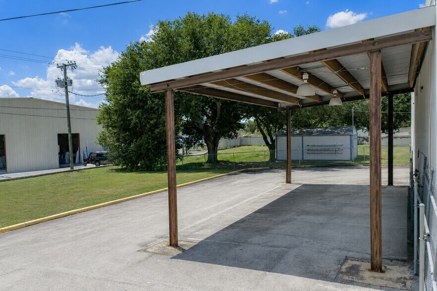 More Photos Of 2205 E Edgewood Dr, Lakeland Freestanding For Lease