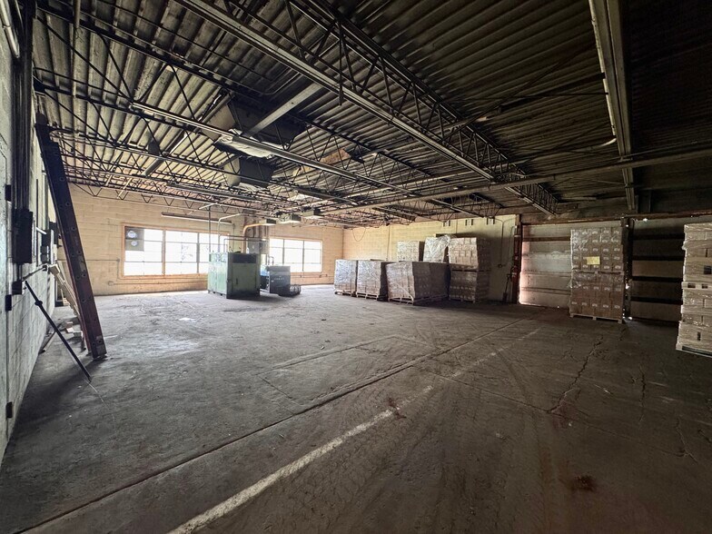 More Photos Of 400 Davis Street, Bushnell Manufacturing For Sale