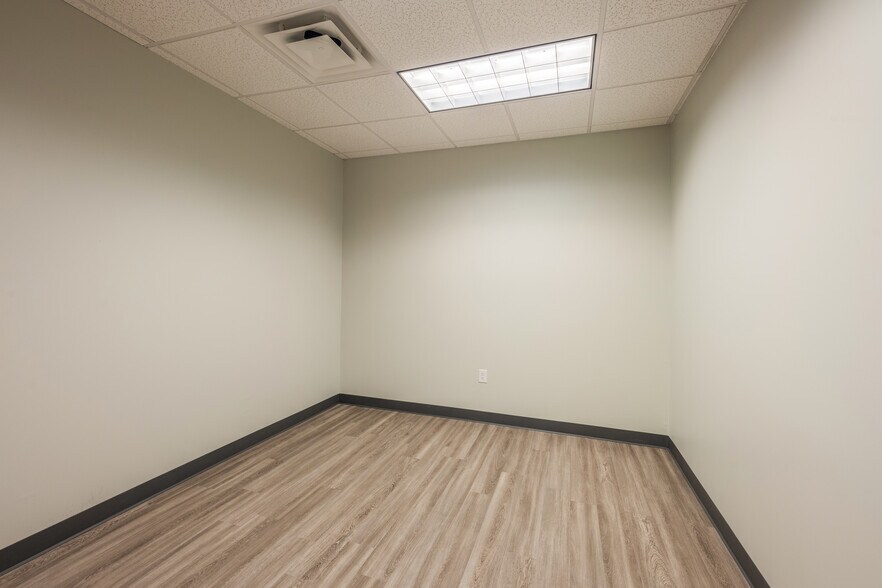 More Photos Of 5555 Northwest Pky, San Antonio Office For Lease
