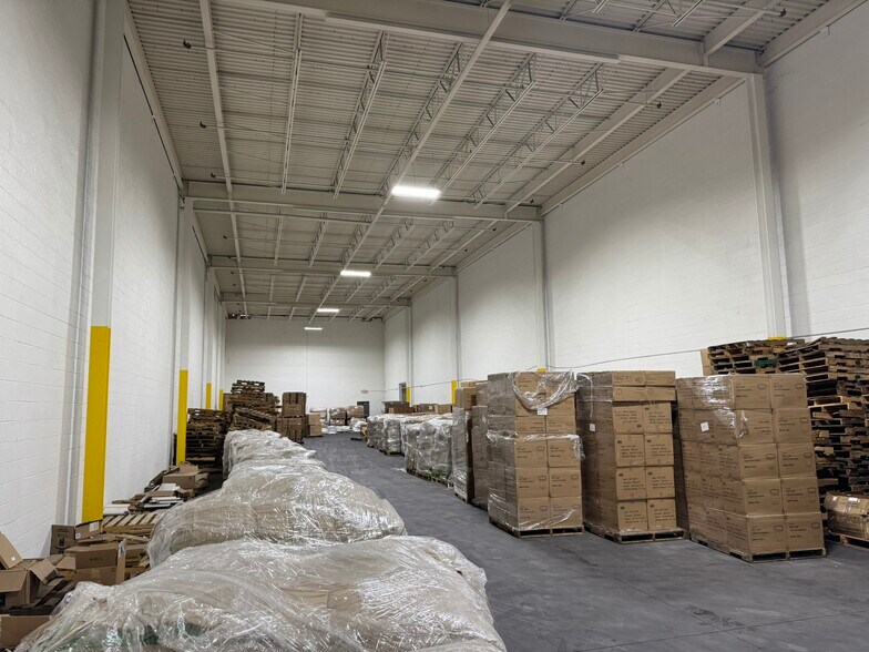 More Photos Of 9990 E I-10 Fwy, Houston Warehouse For Lease