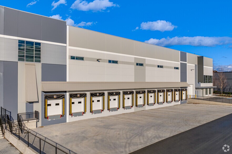 More Photos Of 102-7555 Beedie Way, Delta Warehouse For Lease