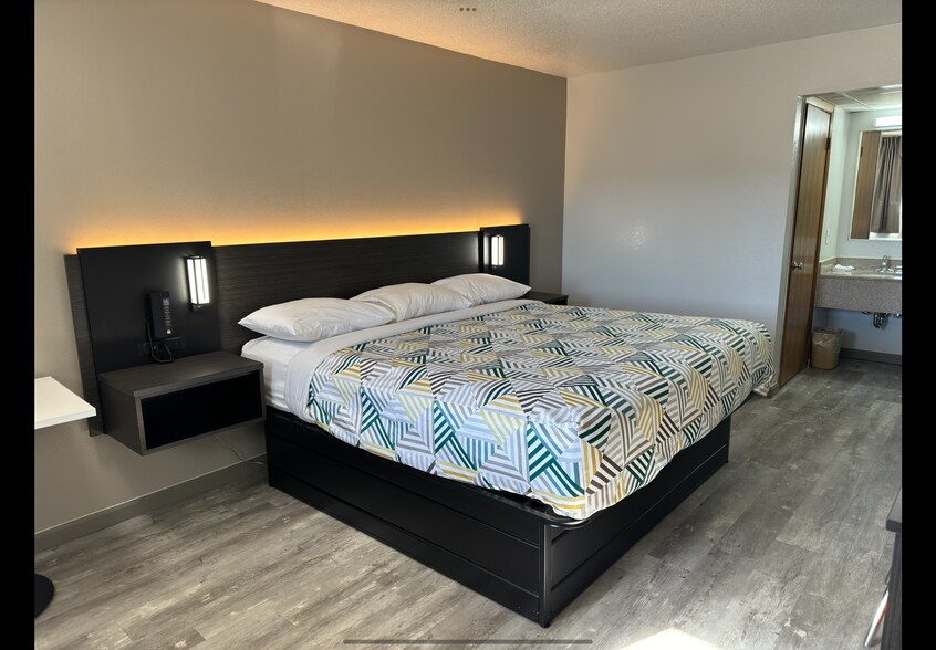 More Photos Of 2331 Lake Rd, Dyersburg Hotel For Sale