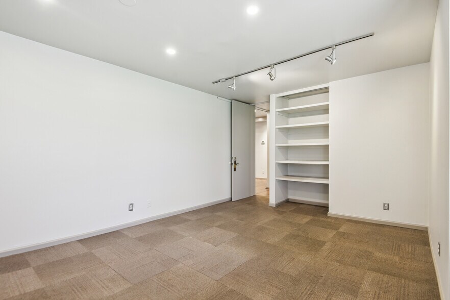 More Photos Of 7225 S 85th East Ave, Tulsa Office For Lease