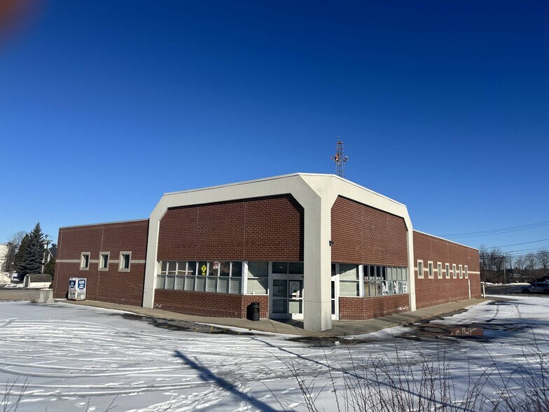 Primary Photo Of 87 Main St, Massena Drugstore For Lease