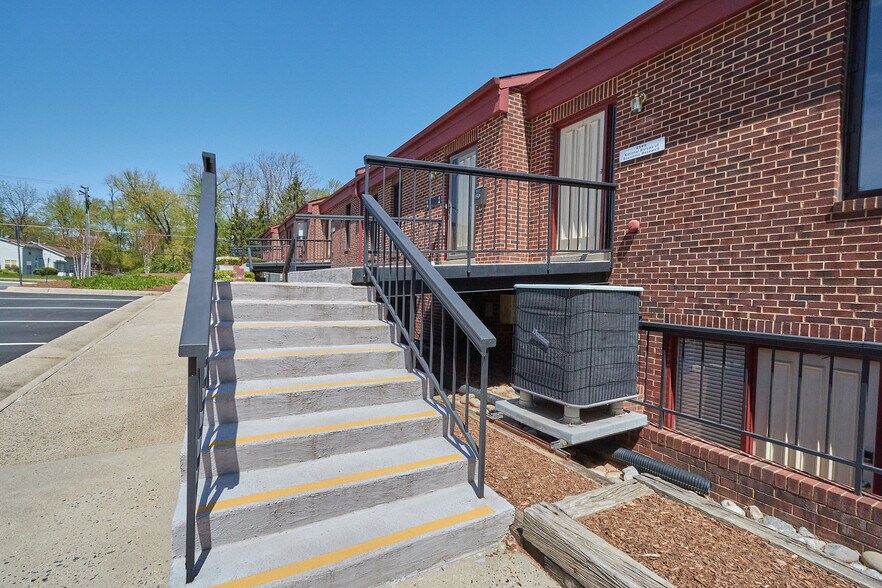 More Photos Of 2555-2575 Chain Bridge Rd, Vienna Medical For Lease