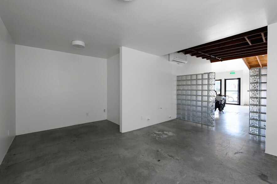 More Photos Of 2426 Lincoln Blvd, Venice Loft Creative Space For Sale
