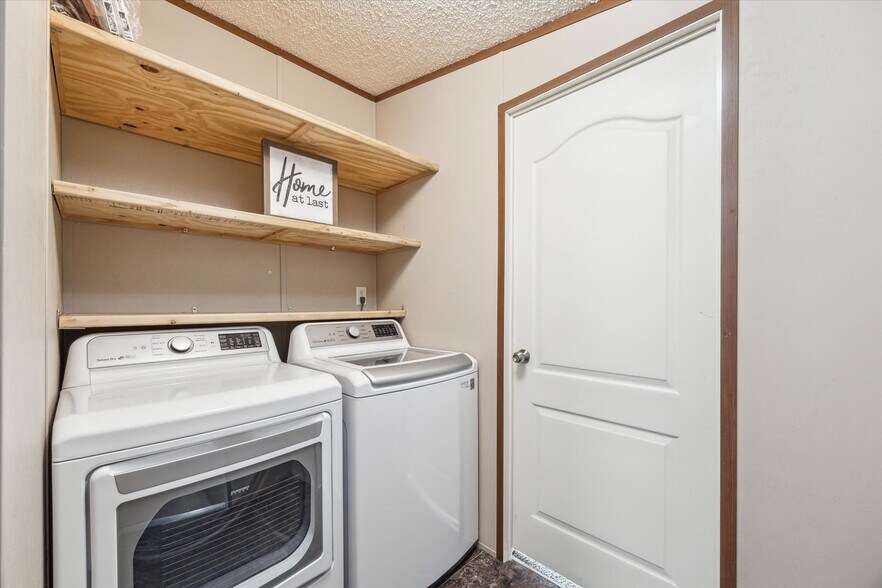 More Photos Of 3733 Rest Home Rd, Pearland Flex For Sale