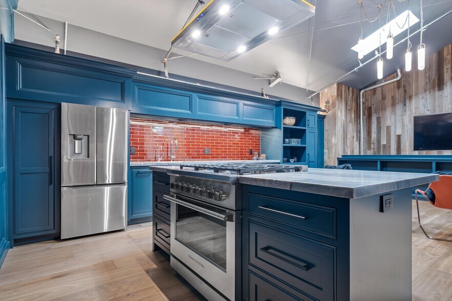 More Photos Of 1229 Grove St, Healdsburg Warehouse For Sale
