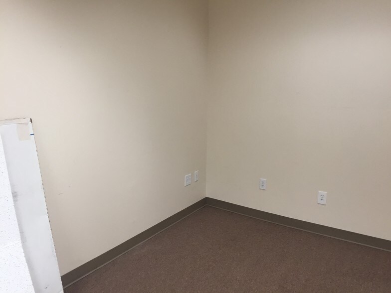 More Photos Of 275 Center Rd, Monroeville Office For Lease