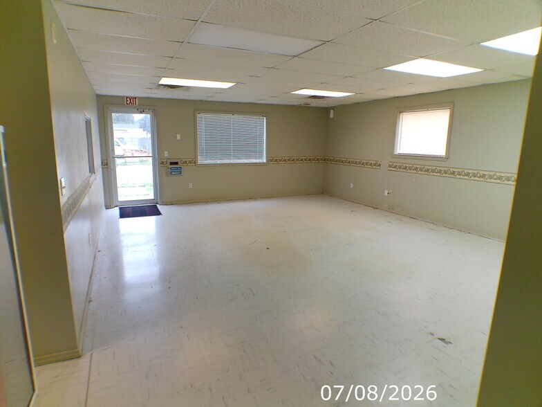 More Photos Of 204 N 2nd St, Ozark Office For Sale