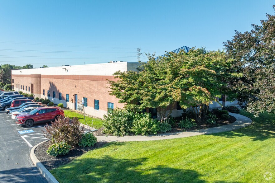 More Photos Of 1808 Colonial Village Ln, Lancaster Office For Lease