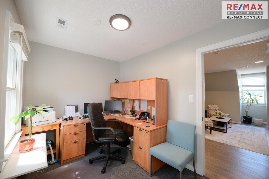 More Photos Of 760 McGuire Pl, Newport News Office For Sale