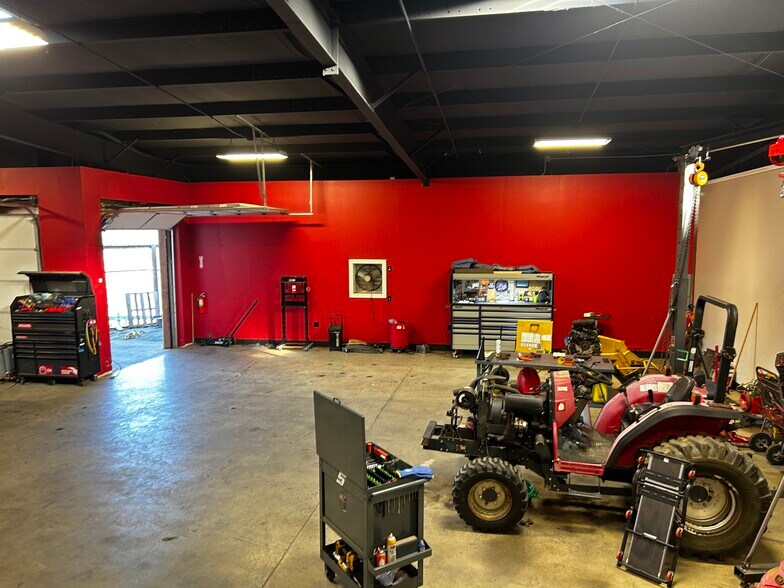 More Photos Of 5695 Hwy 400, Cumming Freestanding For Sale