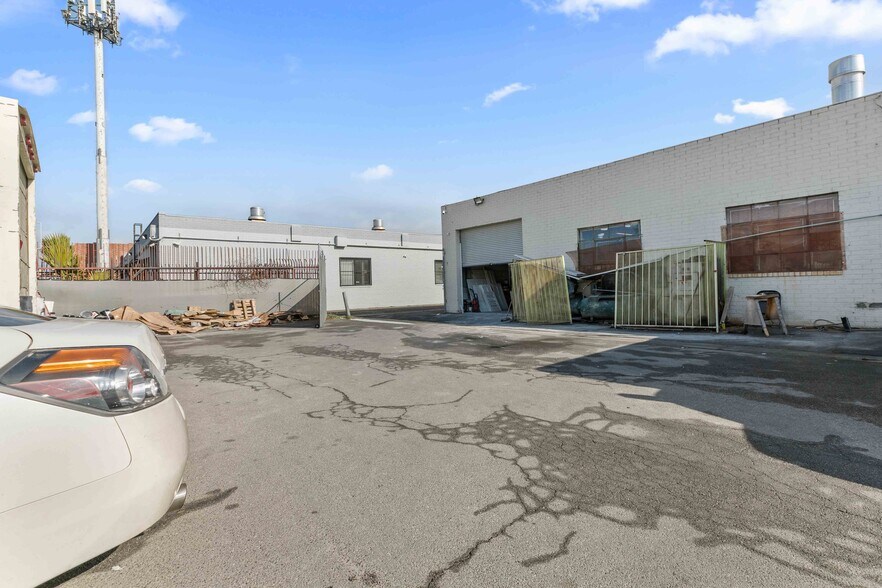 More Photos Of 8115 Lankershim Blvd, North Hollywood Warehouse For Lease