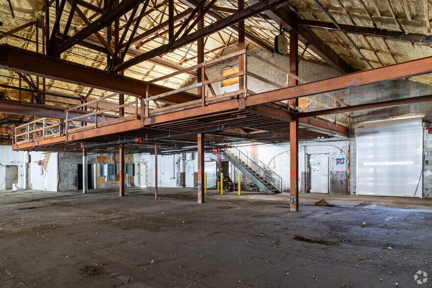 More Photos Of 297 Boston Post Rd, Wayland Storefront For Sale