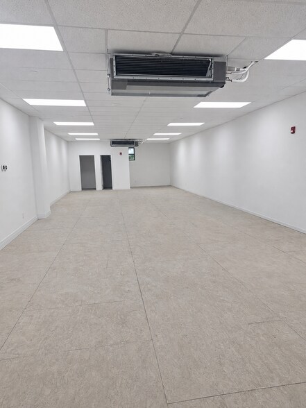 More Photos Of 30-87 Steinway St, Astoria Apartments For Lease