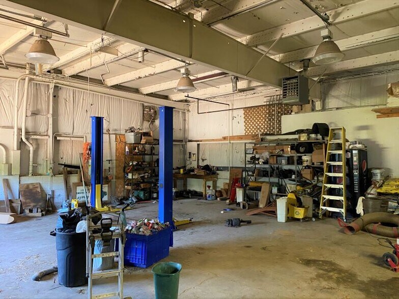 More Photos Of 160 Glaser St, Fairborn Flex For Sale
