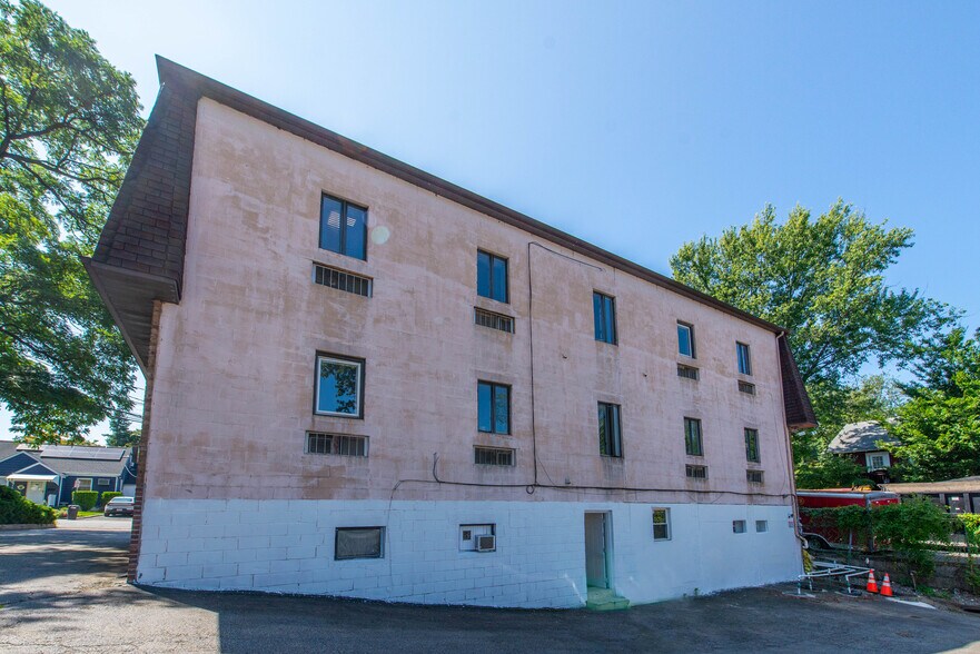 More Photos Of 16 Chestnut St, Emerson Medical For Sale