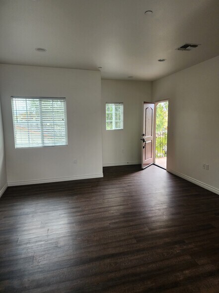 More Photos Of 1378-1380 Patricia Ave, Simi Valley Apartments For Sale