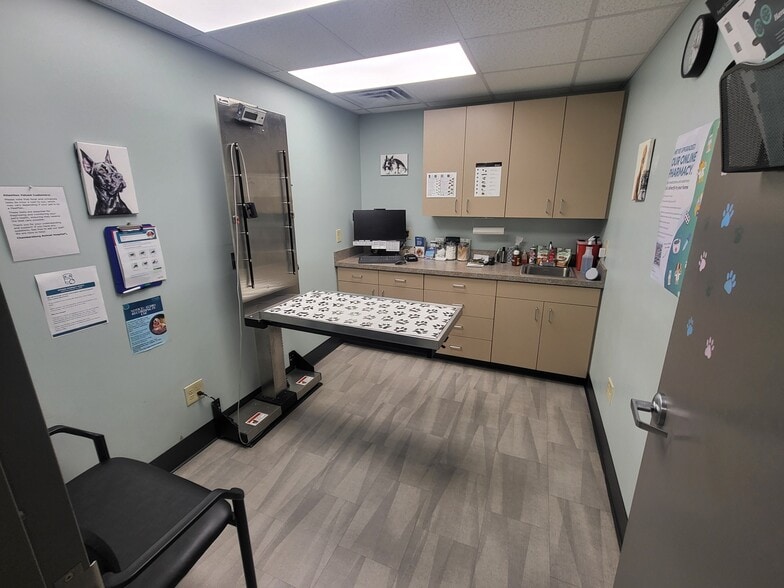 More Photos Of 1340 Lincoln Way E, Chambersburg Office For Sale
