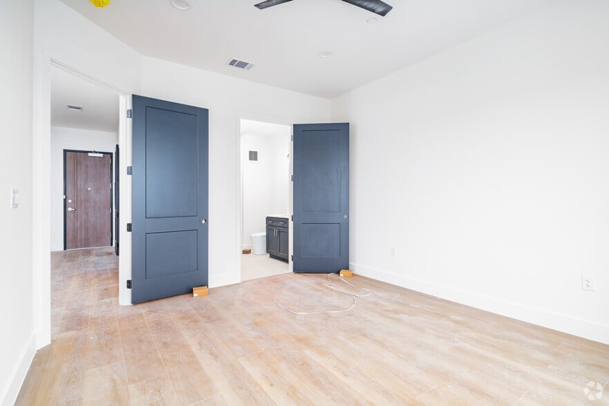 More Photos Of 10899 S Hausman Rd, San Antonio Apartments For Sale