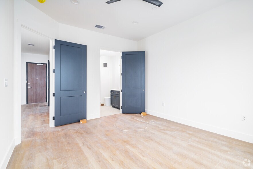 More Photos Of 10899 S Hausman Rd, San Antonio Apartments For Sale