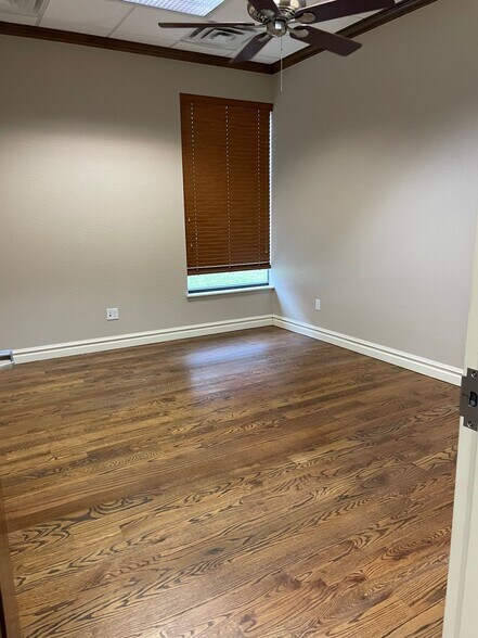 More Photos Of 609 S Kelly Ave, Edmond Unknown For Lease