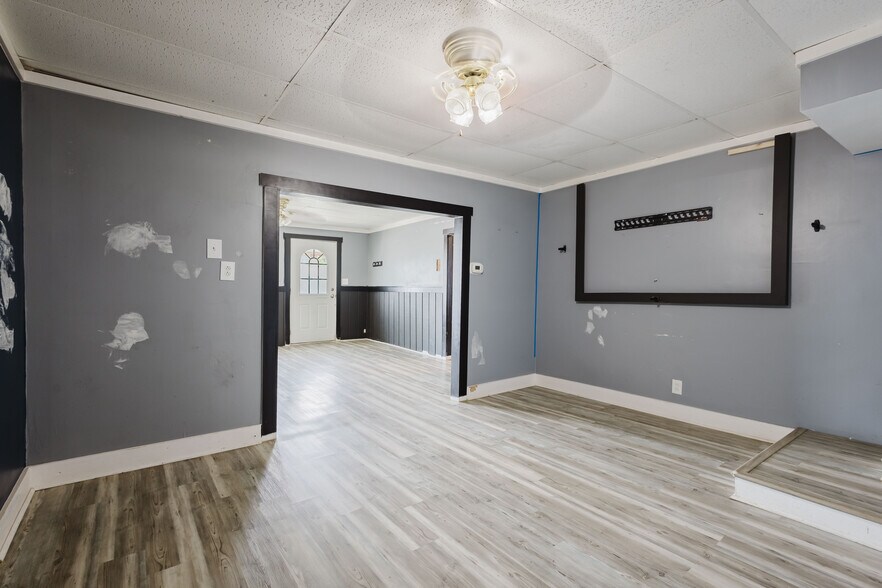 More Photos Of , Lexington Specialty For Sale
