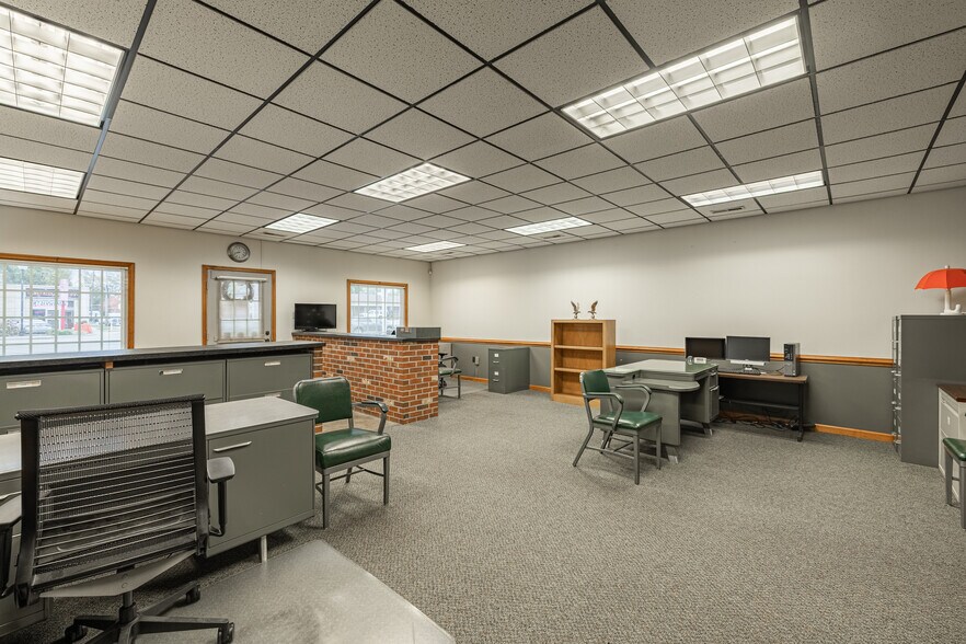 More Photos Of 664 Boulevard, Colonial Heights Office For Sale