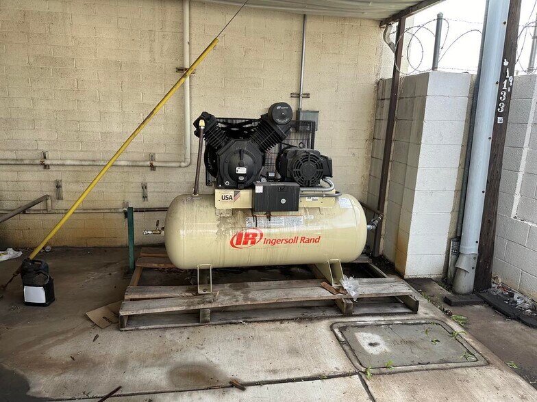 More Photos Of 1120 W Main St, Mesa Auto Repair For Lease