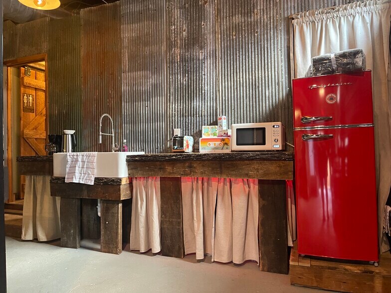 More Photos Of 211 Main St, Irvine Storefront For Sale
