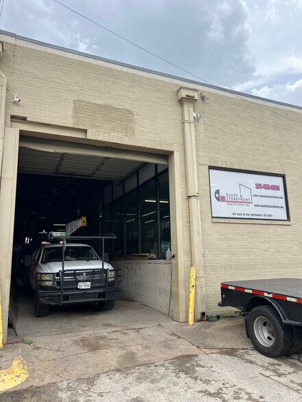 More Photos Of 142 Cole St, Dallas Distribution For Lease